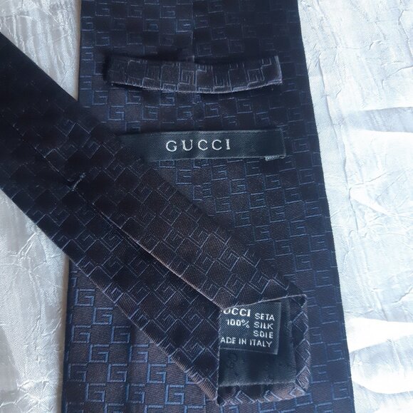 Gucci Black Tie with "G" Logo Repeating Pattern 100% Silk - Picture 1 of 13